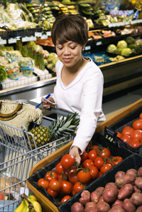 Woman_Buying_Tomatoes